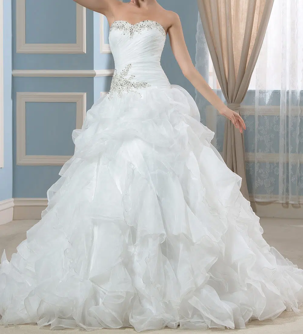 Essayage de robe de mariée