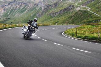 Confort et performance : comment choisir la moto qui s’adapte à votre conduite ?